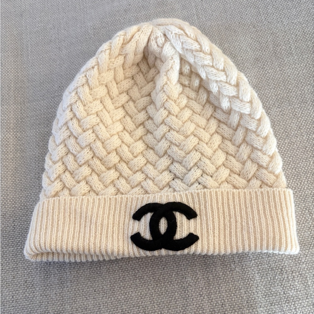 CHANEL Ivory Cashmere Knit Hat